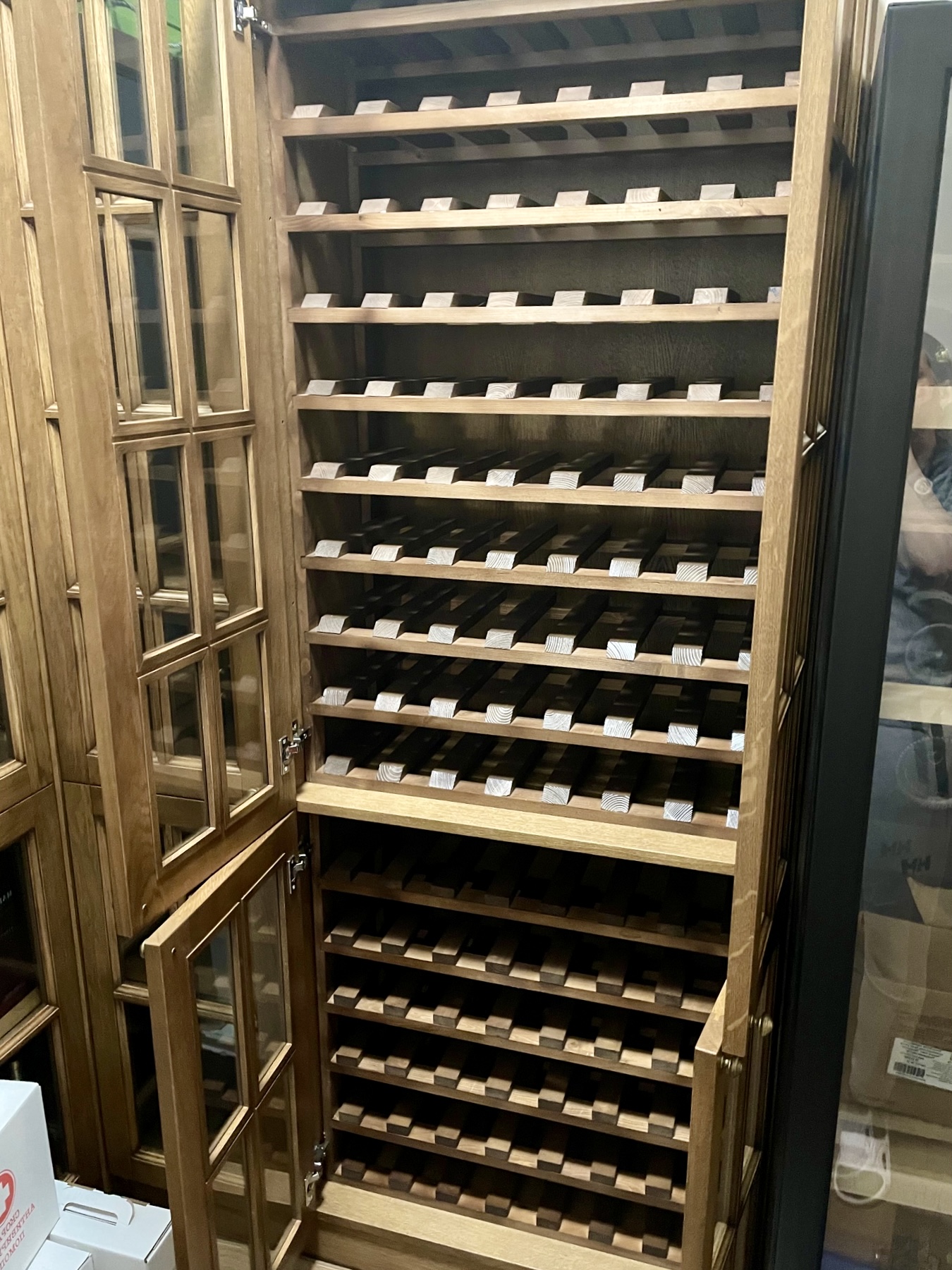 картинка Стеллаж - вставка для хранения винных бутылок в шкаф (1 ячейка) от магазина Полка Вин+