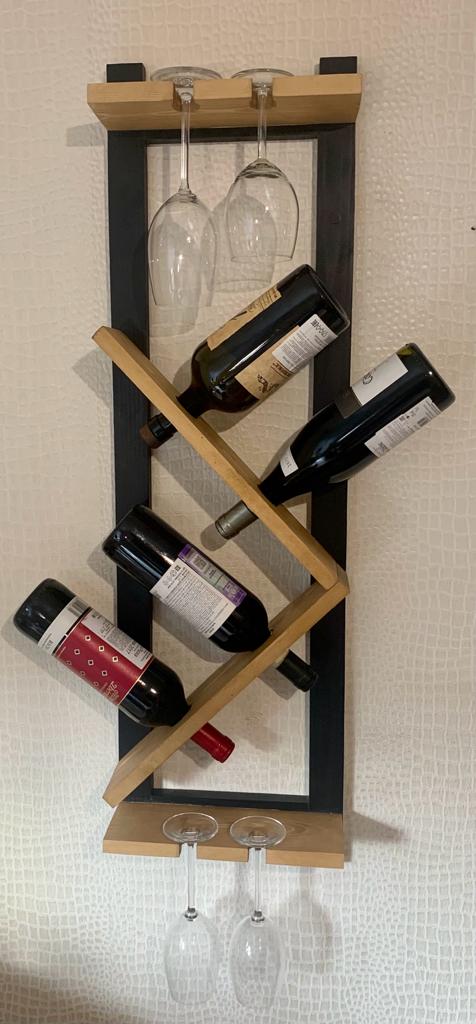 картинка Настенная деревянная полка для бутылок и бокалов, покраска 2 цвета: чёрный + дуб, материал: сосна от магазина Полка Вин+